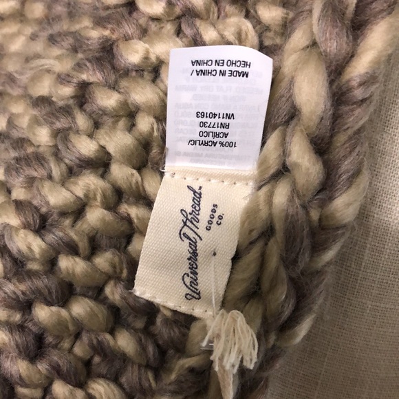 Universal Thread Scarf Chunky Hand Knit Beige Tan One Size Long - Picture 3 of 5